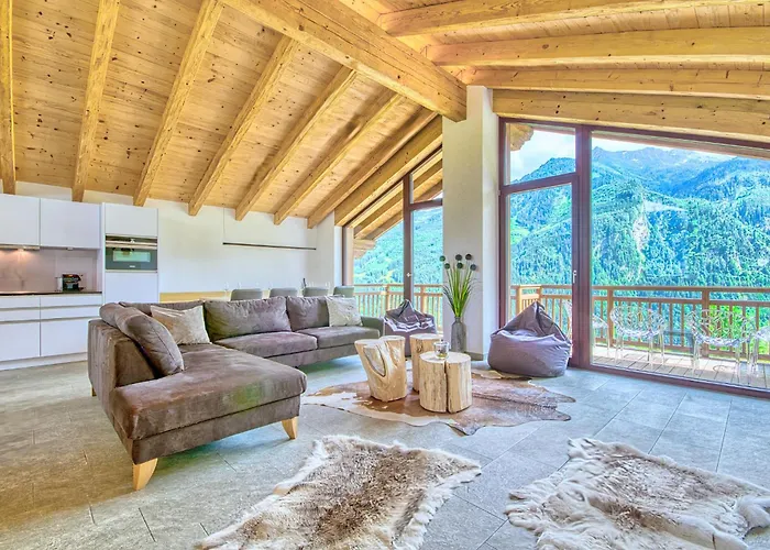 Ski-In Ski-Out Chalet Maiskogel \